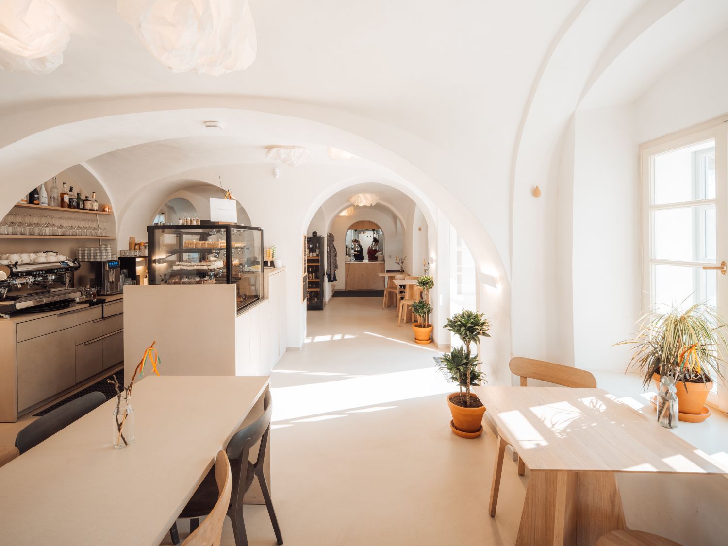 Cafe Cibulka - mikrocement, betonová stěrka na podlaze